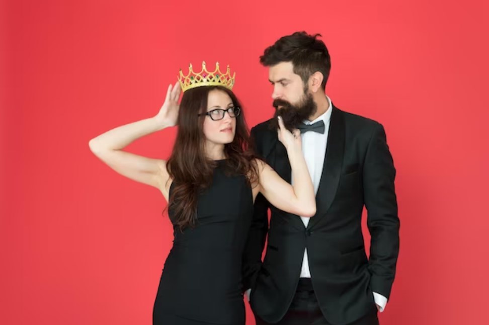 a narcissistic couple in love in standing against the red background